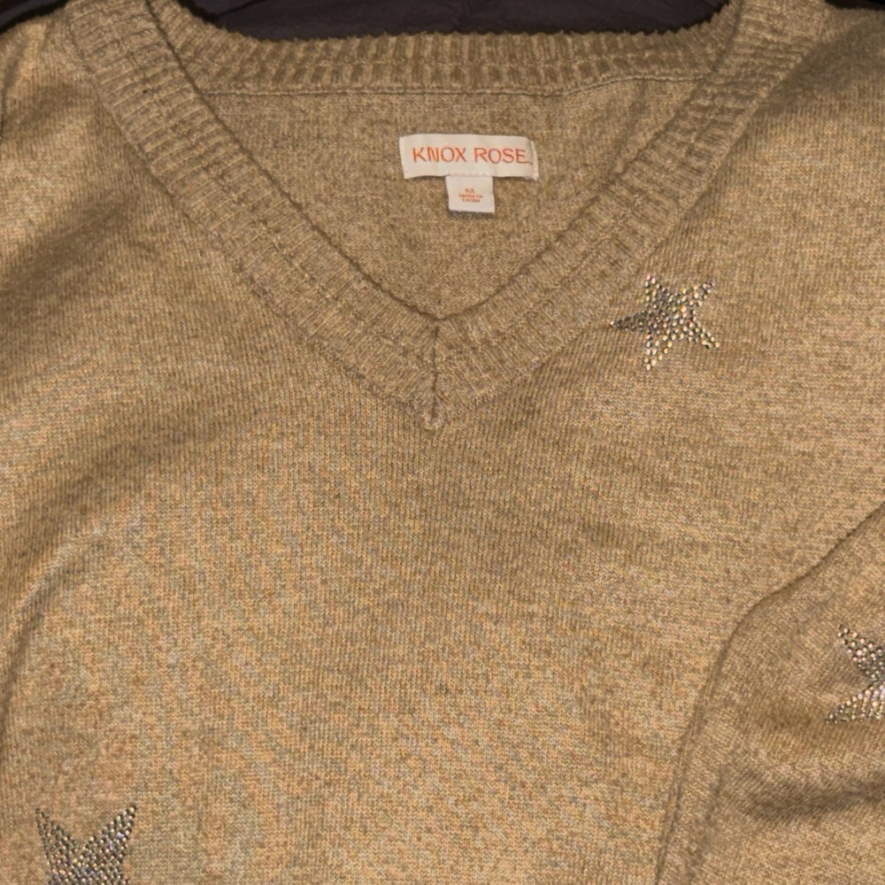 Knox Rose Tan V-Neck Sweater with Star Details size medium - Picture 4 of 6